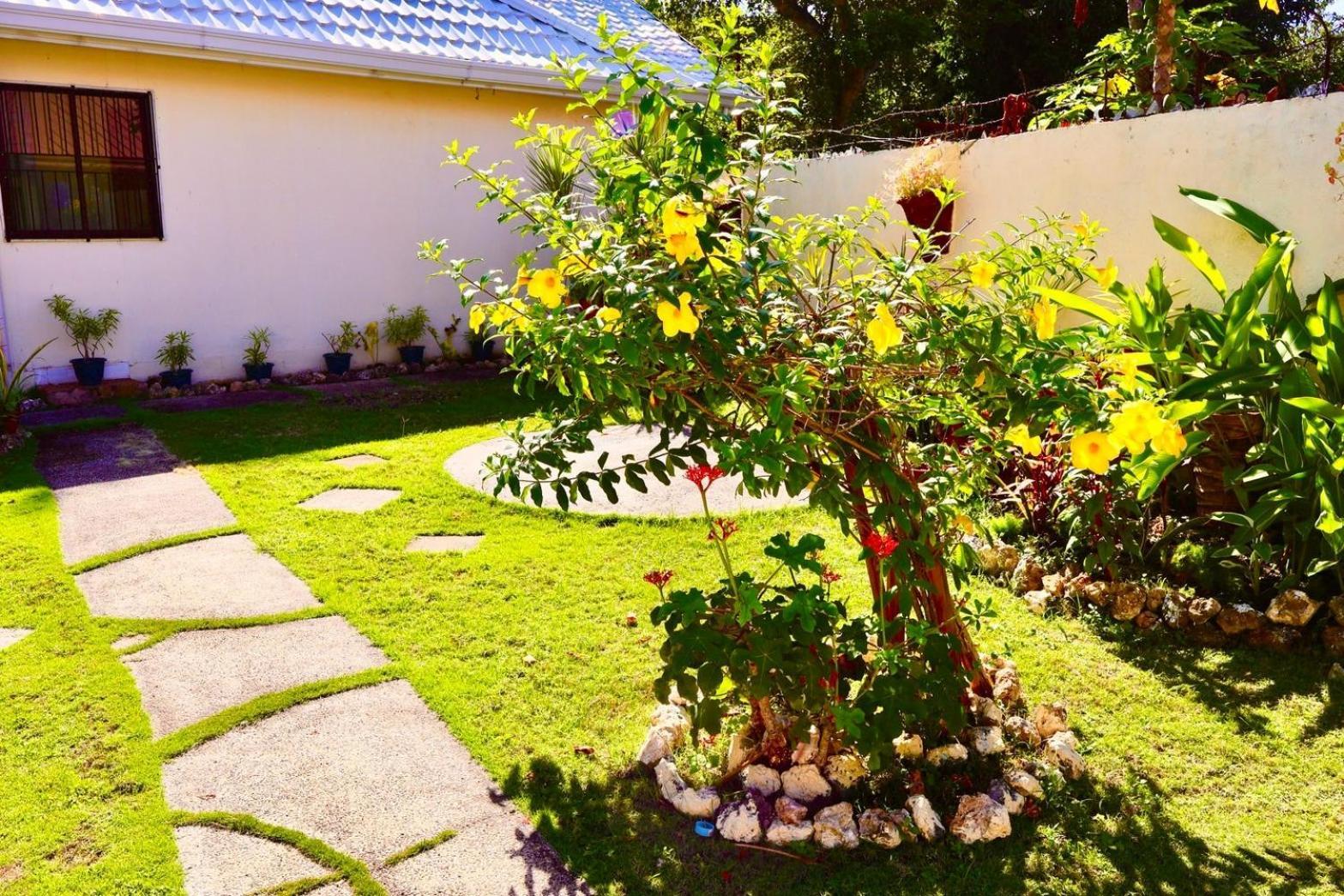 Chiisai Natsu Resort Bolod  외부 사진